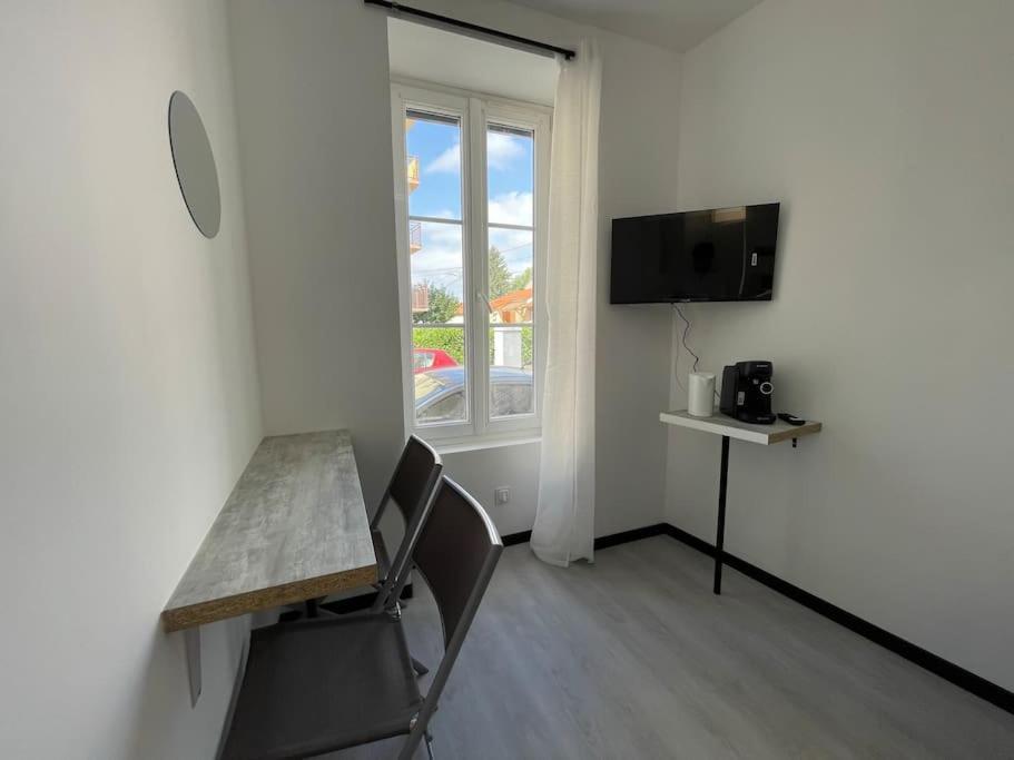 Studio A2 18M2 Cosy 5Minutes Gare Parking Gratuit Rue De La Mure Roanne Exteriér fotografie